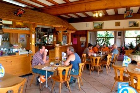 Hotel-Buffet De La Gare Château-d'Oex Exterior foto